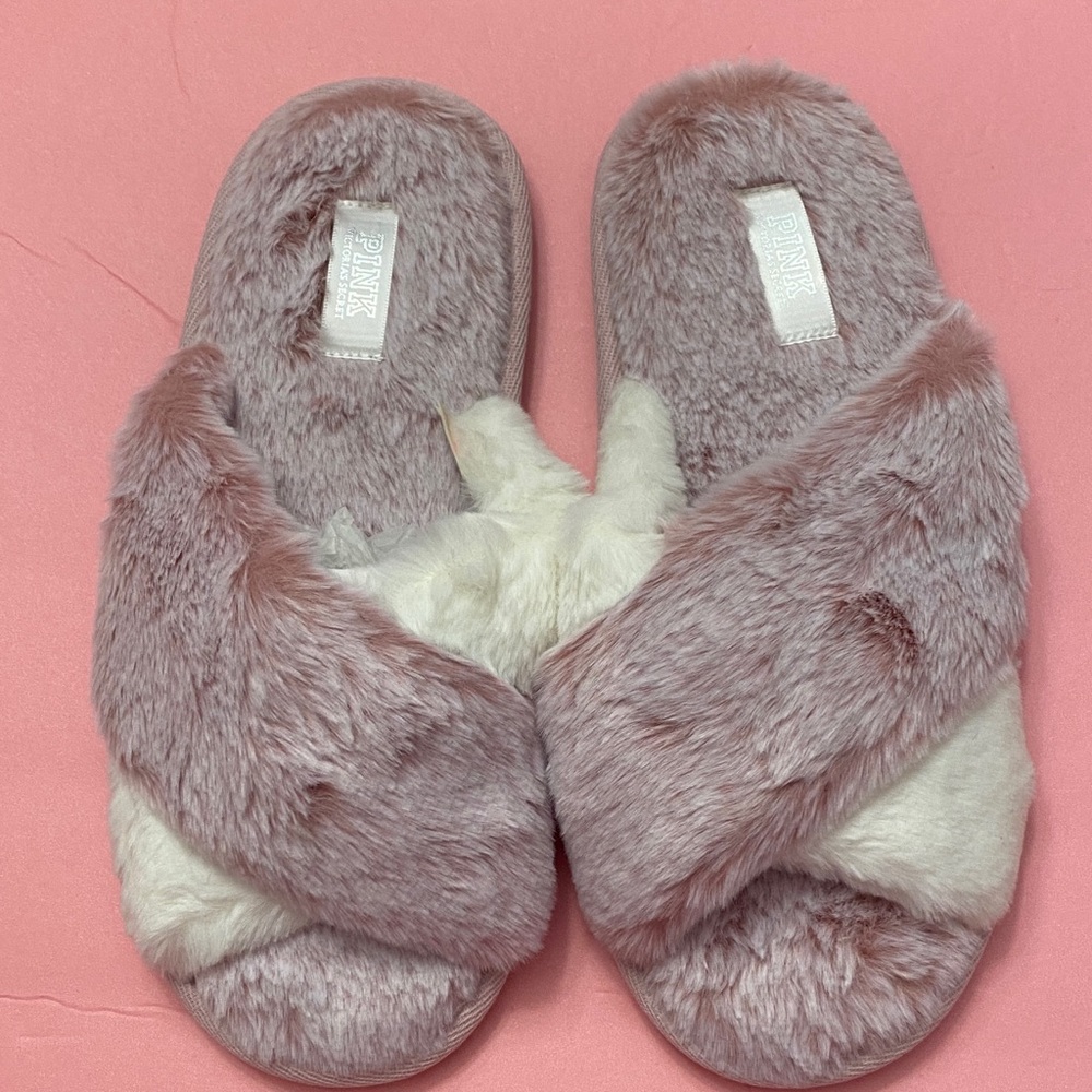 2019 Pink fuzzy slippers - cross over open toe - super soft size medium 7/8